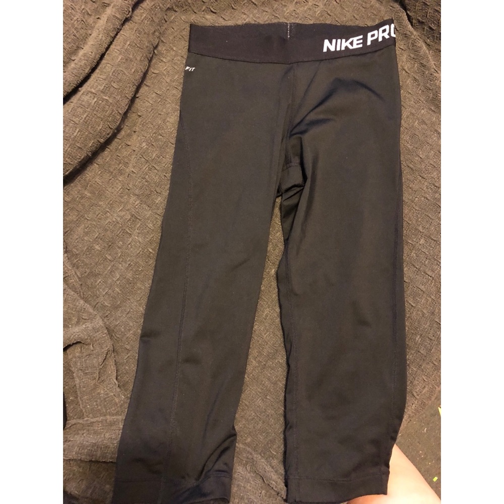 Nike pro crops